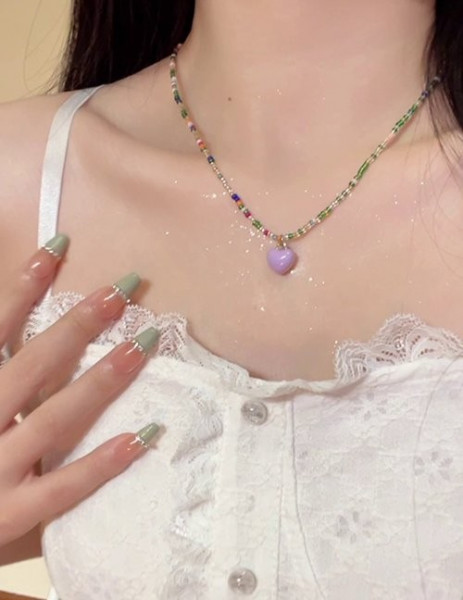 Бусы из зеленого бисера с подвеской-сердцем M00714MSK