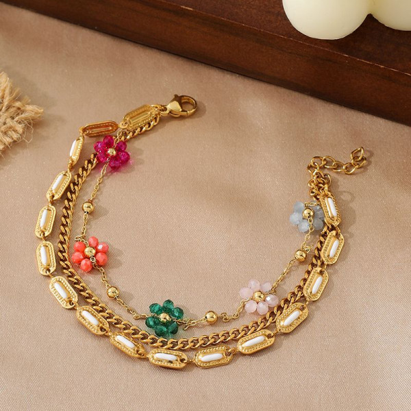 Браслет многослойный с разноцветными клеверами и бусинами CJN36866