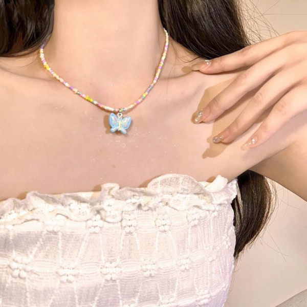 Тонкая жемчужная нить с подвеской-буквой CJH49839