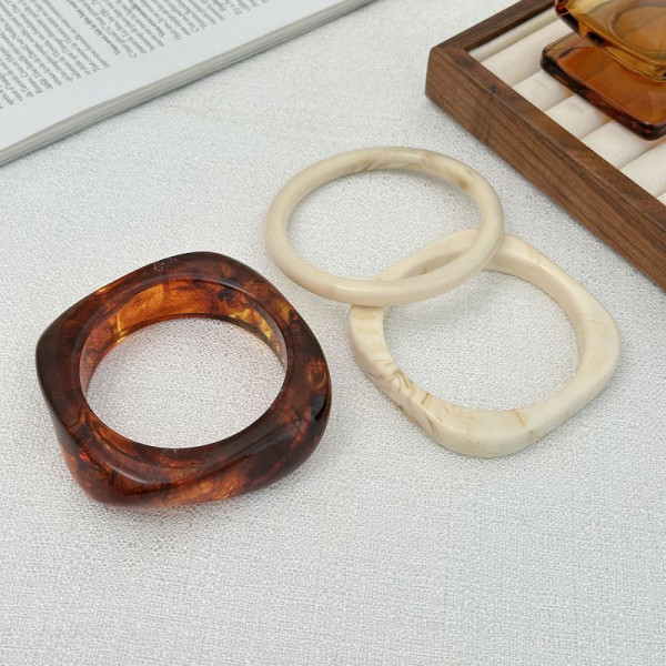 Жесткий браслет CJP36120