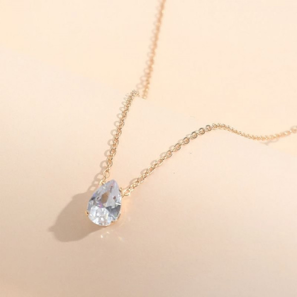 Длинная цепочка с лаконичной прямоугольной подвеской-кристаллом N68696