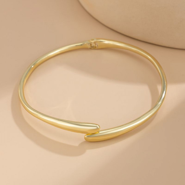 Шейный обруч золотистый в форме переплетенного каната CJL23021