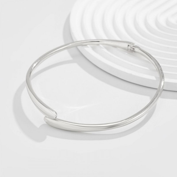 Шейный обруч золотистый в форме переплетенного каната CJL23021