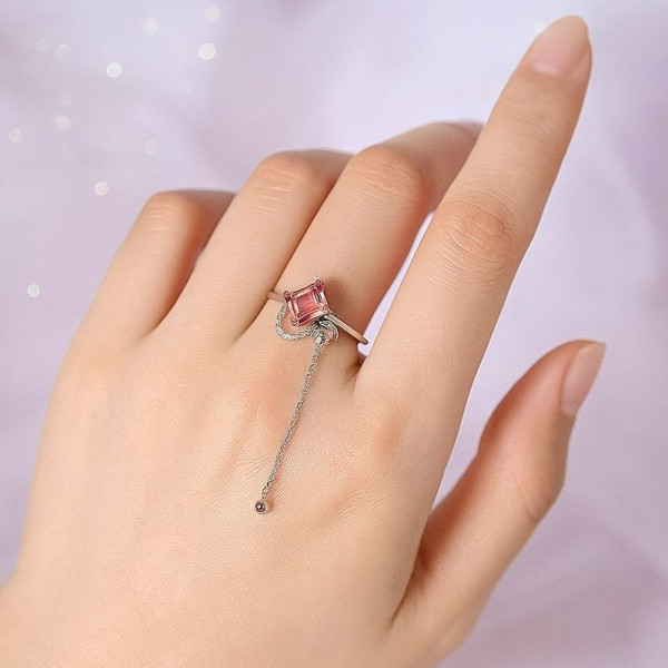 Фантазийное кольцо с розовым камнем и подвеской-шариком 1J11922CJJ