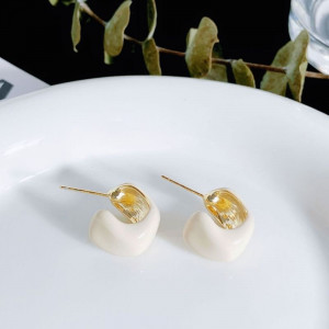 Серьги-пусеты комбинированные с бежем CJD00530