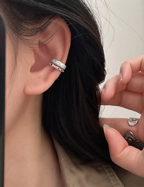 Ажурная серьга-кафф с разноцветными камнями Z40291