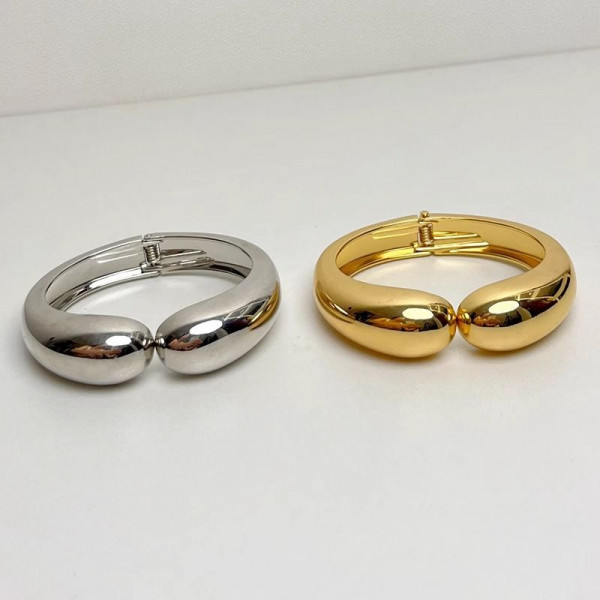 Браслет жесткий из крупных гладких сегментов CJL26562