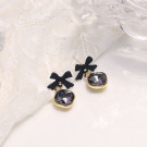 Серьги пусеты с черными бантами и квадратными кристаллами CJH34979