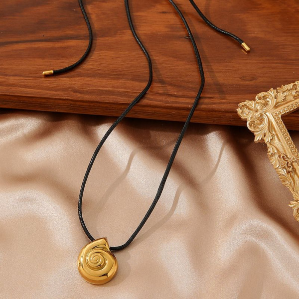 Серебристая цепочка с абстрактным кулоном CJN90466