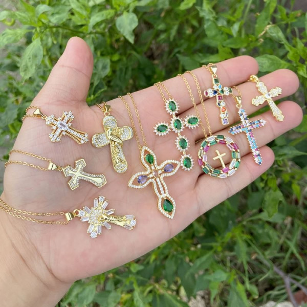 Золотистая Цепочка с рельефным крестом и перламутровой вставкой N00475