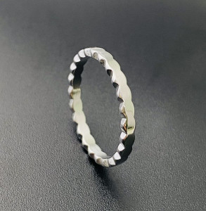 Фигурное кольцо с алмазной гранью из стали J10236CJJ