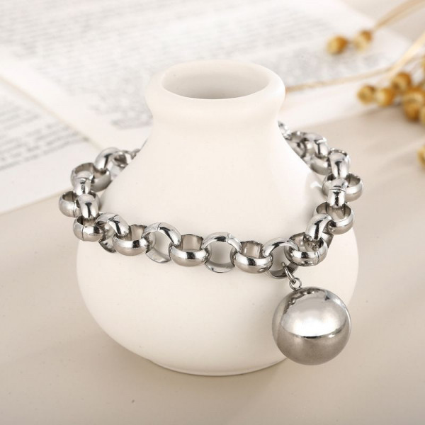 Браслет-цепочка с массивными звеньями и подвеской-шаром CJJ17537