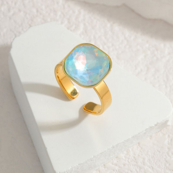 Кольцо с крупным квадратным камнем небесного цвета CJN72495