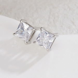 Серьги-пусеты Кристаллы Квадрат в серебристой оправе CJL35108