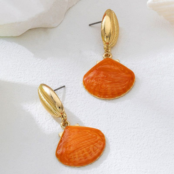 Ярко-оранжевые серьги в форме вееров с золотистым основанием CJP84677