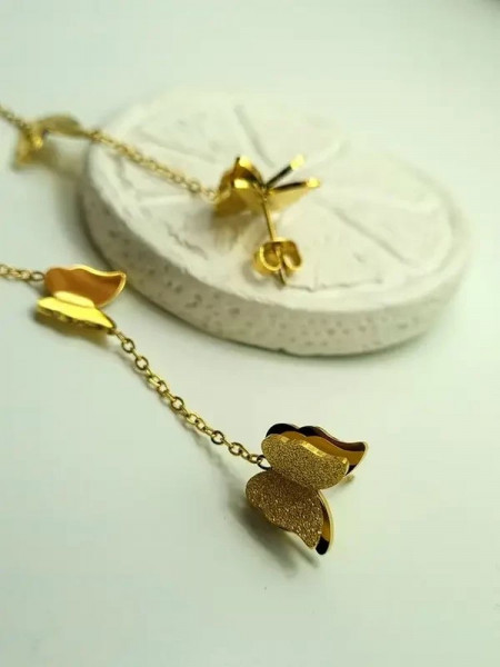 Серьги-гвоздики стальные с напылением золотом бабочки J10230CJJ