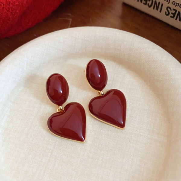 Черные серьги пусеты в форме крупных сердец CJ09928