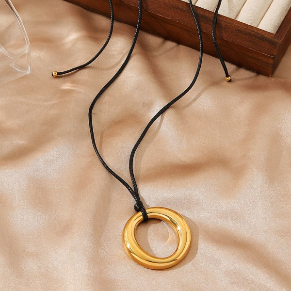 Серебристая цепочка с кольцом на шнурке CJN90471