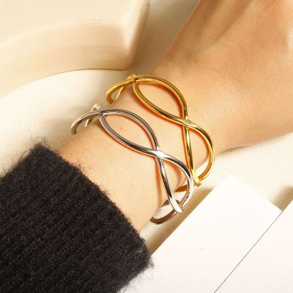 Браслет жесткий разомкнутый с переплетенным дизайном CJL49007