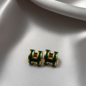Серьги-гвоздики стальные с напылением золотом буква H J10219CJJ