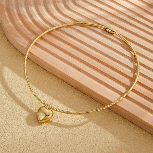 Колье-обруч тонкое золотистое с шарообразным замком CJG70347