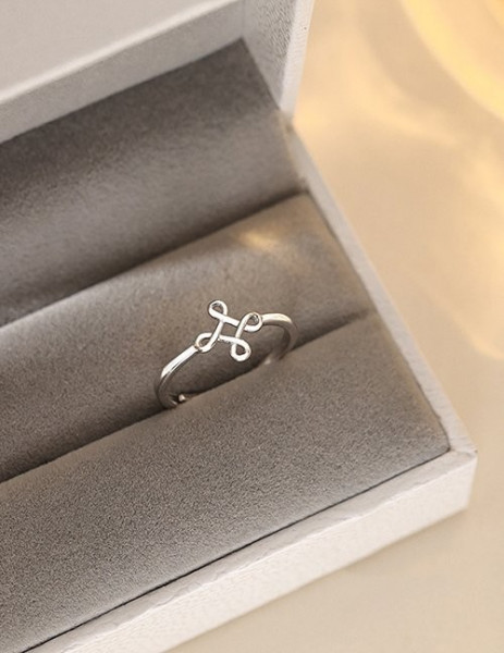 Кольцо с крестом, инкрустированным мелкими камнями L78656