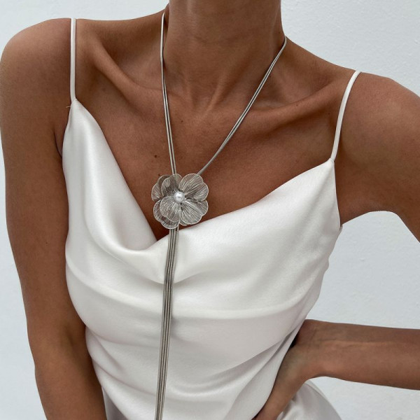 Золотистое Колье-галстук с объемным цветком CJL85631