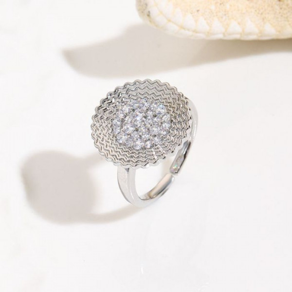 Кольцо-диск с россыпью прозрачных кристаллов CJM67890