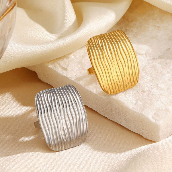 Очень широкое кольцо с вертикальным рифлением CJN27797