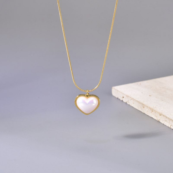 Золотистая цепочка с перламутровым сердцем CJL14434