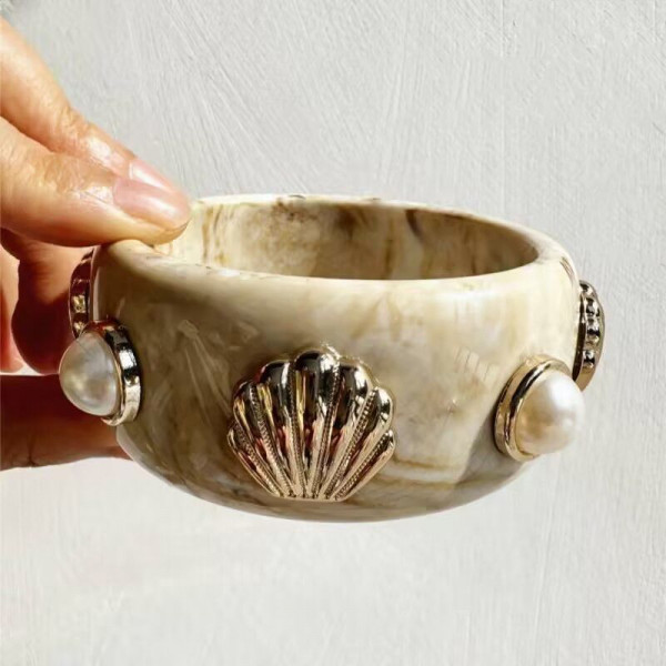 Жесткий браслет CJQ05875