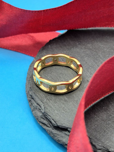 Золотистое кольцо с восьмиугольными прорезями J11368CJJ