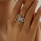 Кольцо ажурный цветок с центральным кристаллом CJT12331