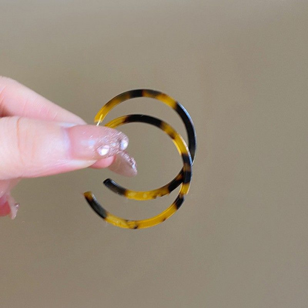 Серьги-конго с двойным ободком и черепаховым принтом CJJ09892