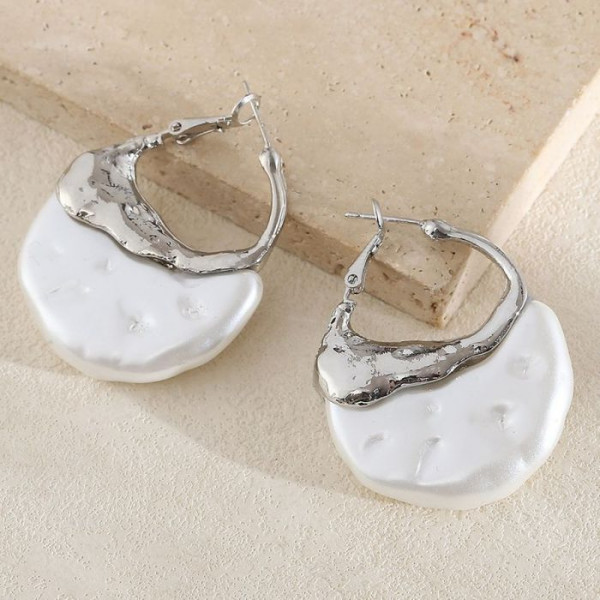 Серьги-пусеты с текстурным металлом и керамикой CJL17059