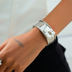 Жесткий браслет CJH72370