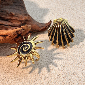 Фантазийное кольцо в форме солнца с черной эмалью CJN76661