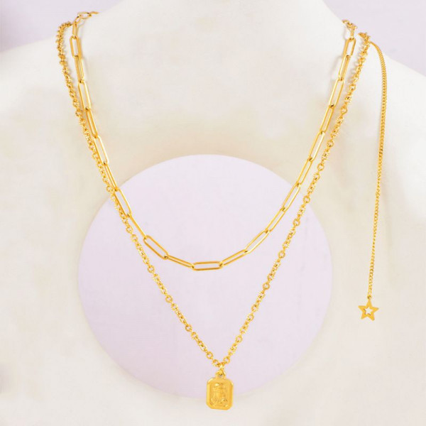 Золотистое многослойное колье с медальоном CJL34042