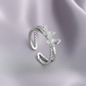 Нежное кольцо с тремя порхающими бабочками и стразами 1J11928CJJ