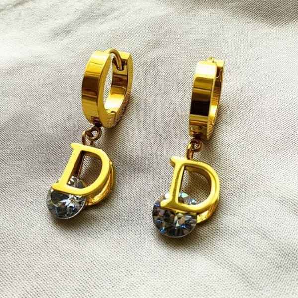 Золотистые серьги-кольца с подвесками-логотипами и кристаллами J10244CJJ