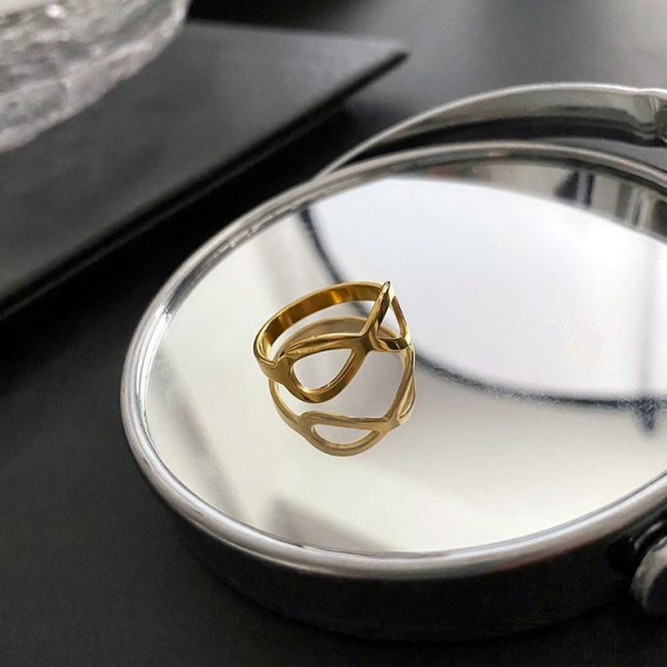 Разомкнутое кольцо с перекрещенными линиями J11369CJJ