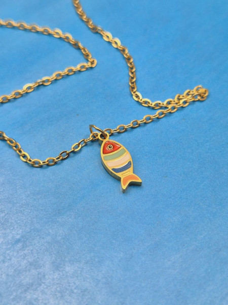 Золотистая цепочка с кулоном в форме яркой рыбки J10571CJJ