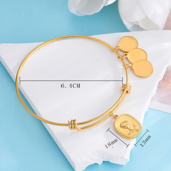 Браслет жесткий с подвесками-талисманами CJM09883