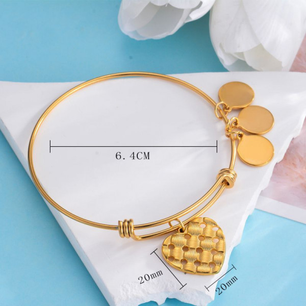 Браслет жесткий с подвесками-талисманами CJM09883