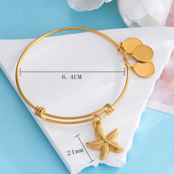 Браслет жесткий с подвесками-талисманами CJM09883