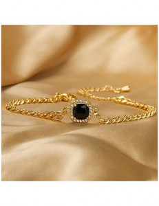 Браслет-цепь с черным агатом в золотистой оправе L76126