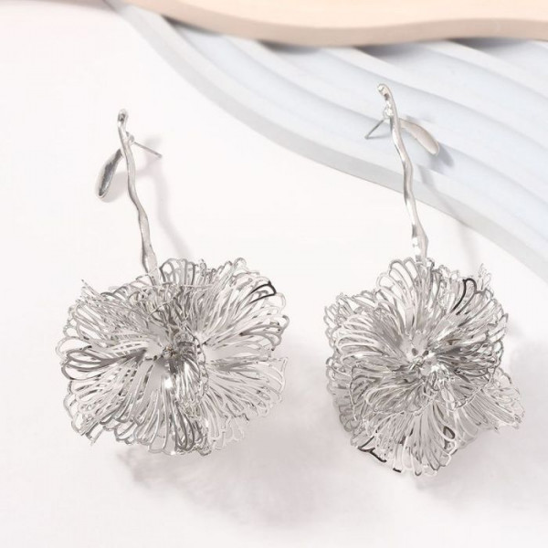 Длинные серьги-пусеты золотистые соцветия CJM83981