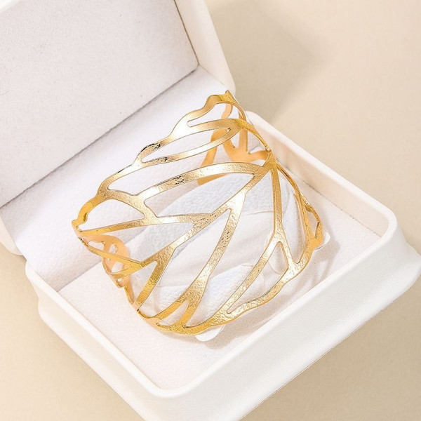 Браслет жесткий ажурный в виде переплетенных нитей CJG26685