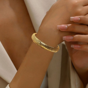 Браслет жесткий тонкий с алмазной гранью CJN34446