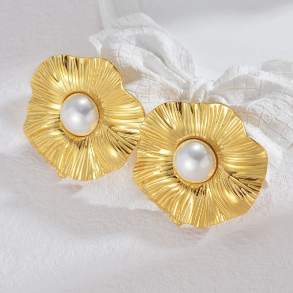 Серьги-пусеты Цветы фактурные с центральной жемчужиной CJL35114